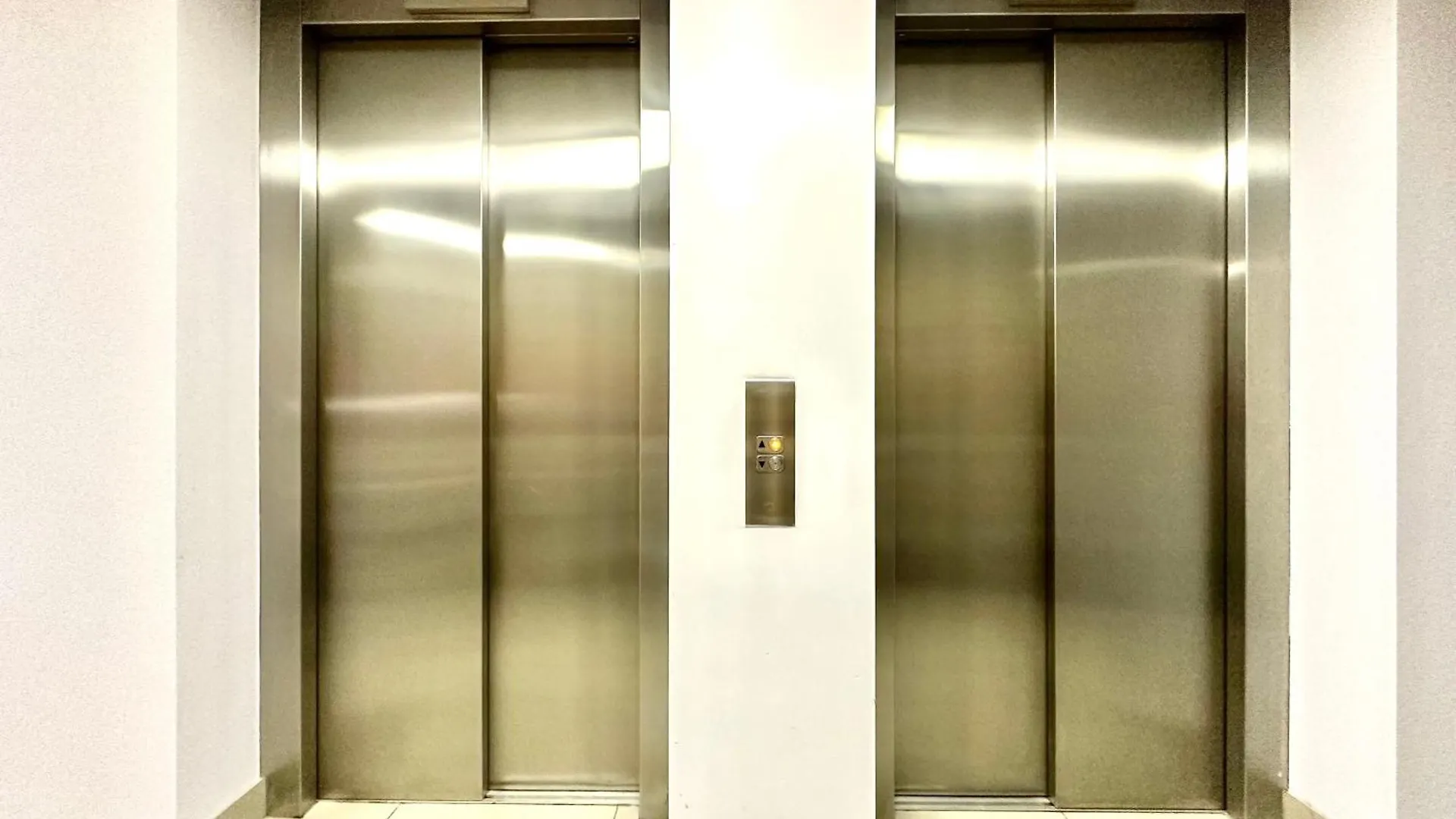Podwale 2 Apartment - Self Check-In 20H ~Parking & Lift Breslavia