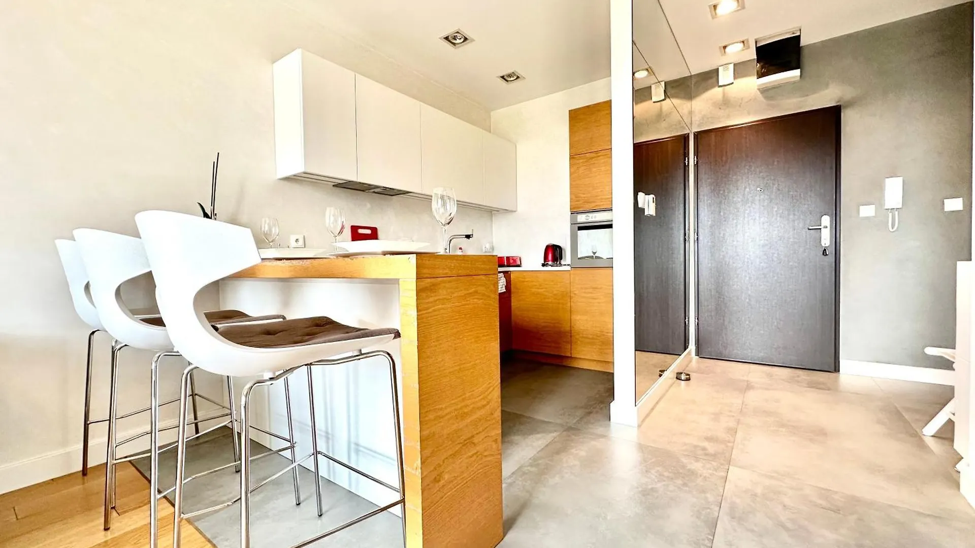 Podwale 2 Apartment - Self Check-In 20H ~Parking & Lift Breslavia