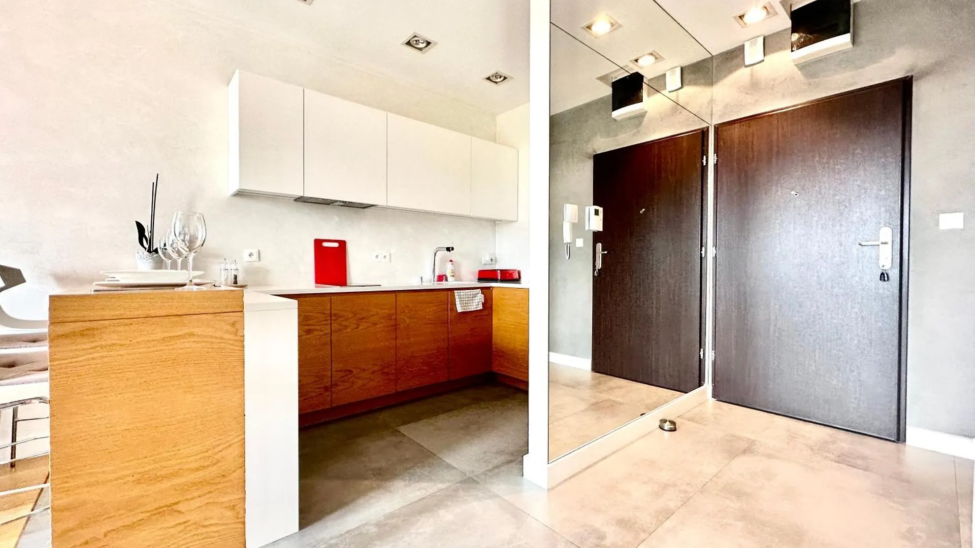 Podwale 2 Apartment - Self Check-In 20H ~Parking & Lift Breslavia 0*,